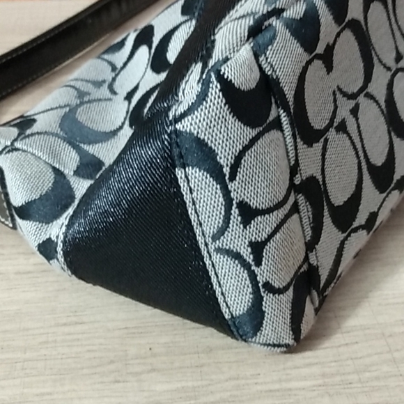 Coach - Picture 4 of 5